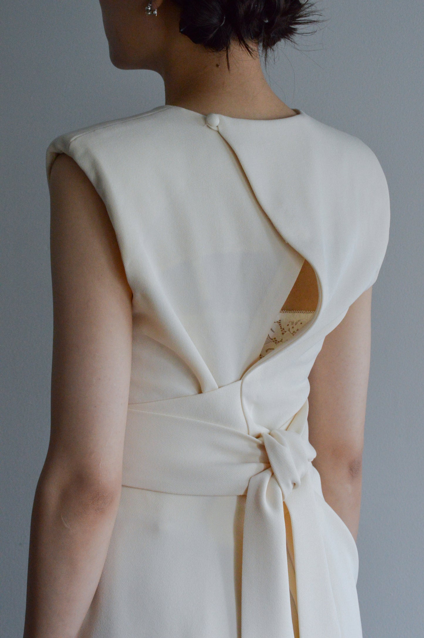 Layered Chic Apron Dress×Lace