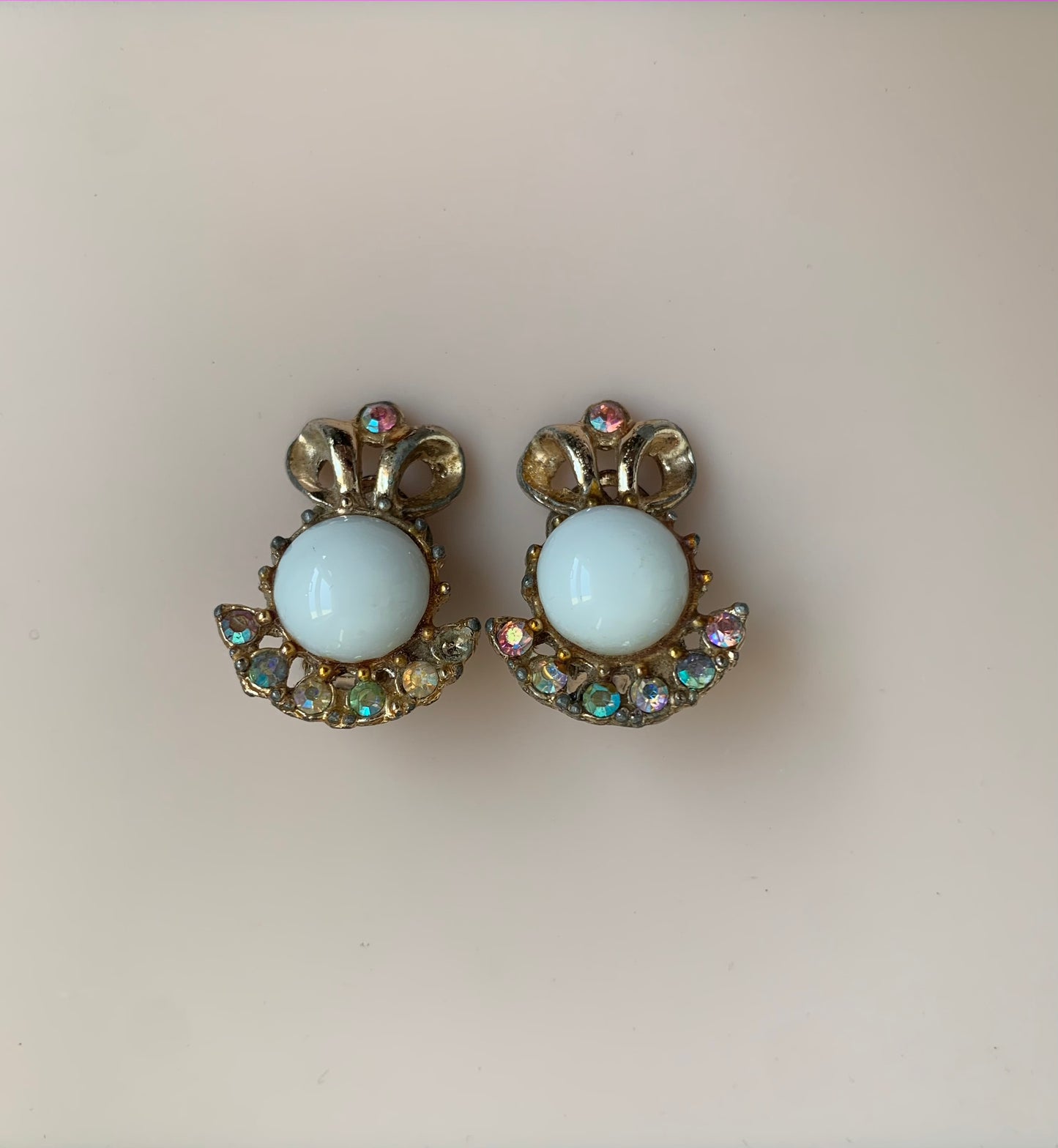 Lucy & Matilda.-Vintage milk cabochon colorful earrings