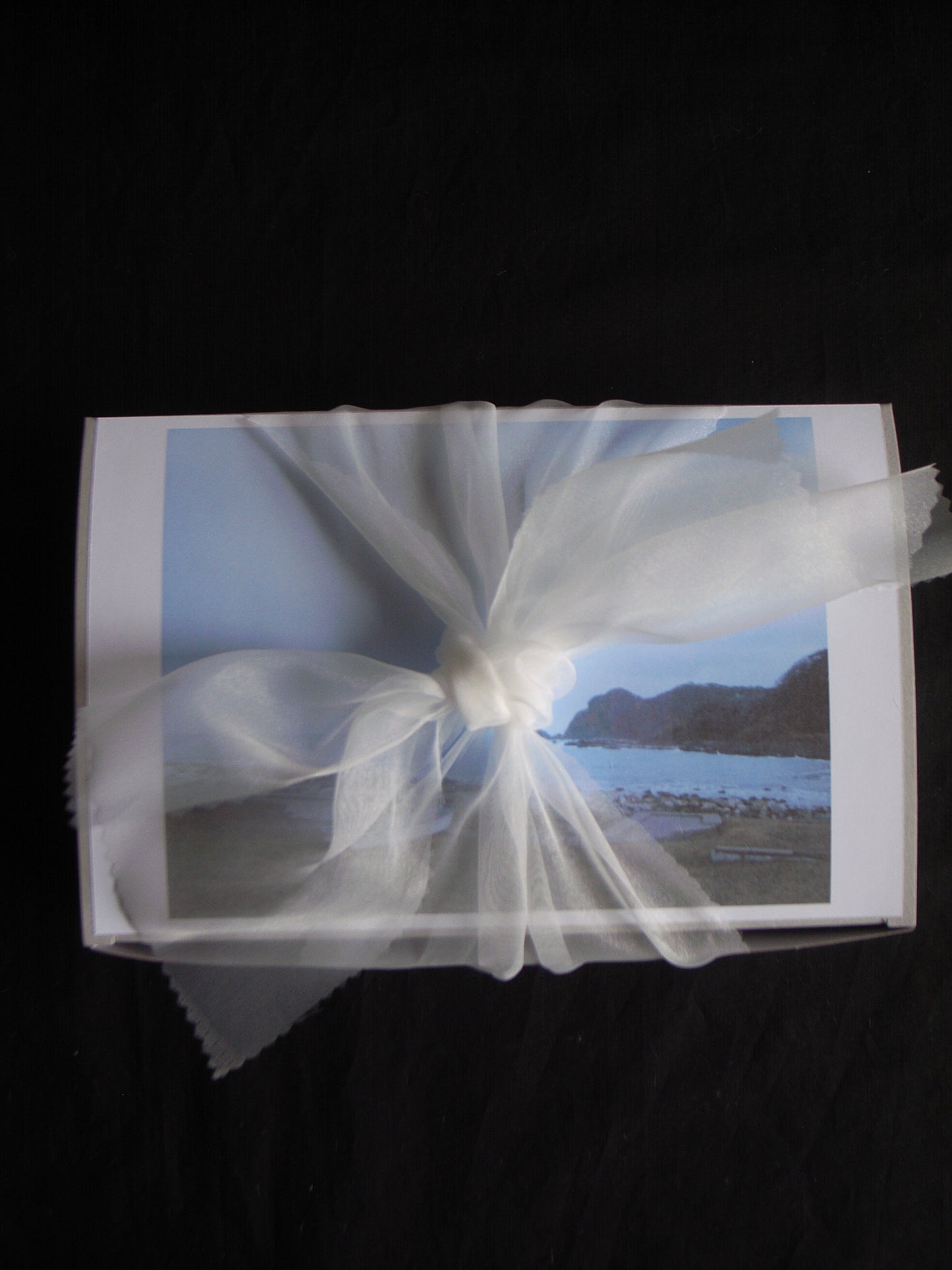 Timeless Fragments - Set of natural aroma, ceramic plate and layered stone -