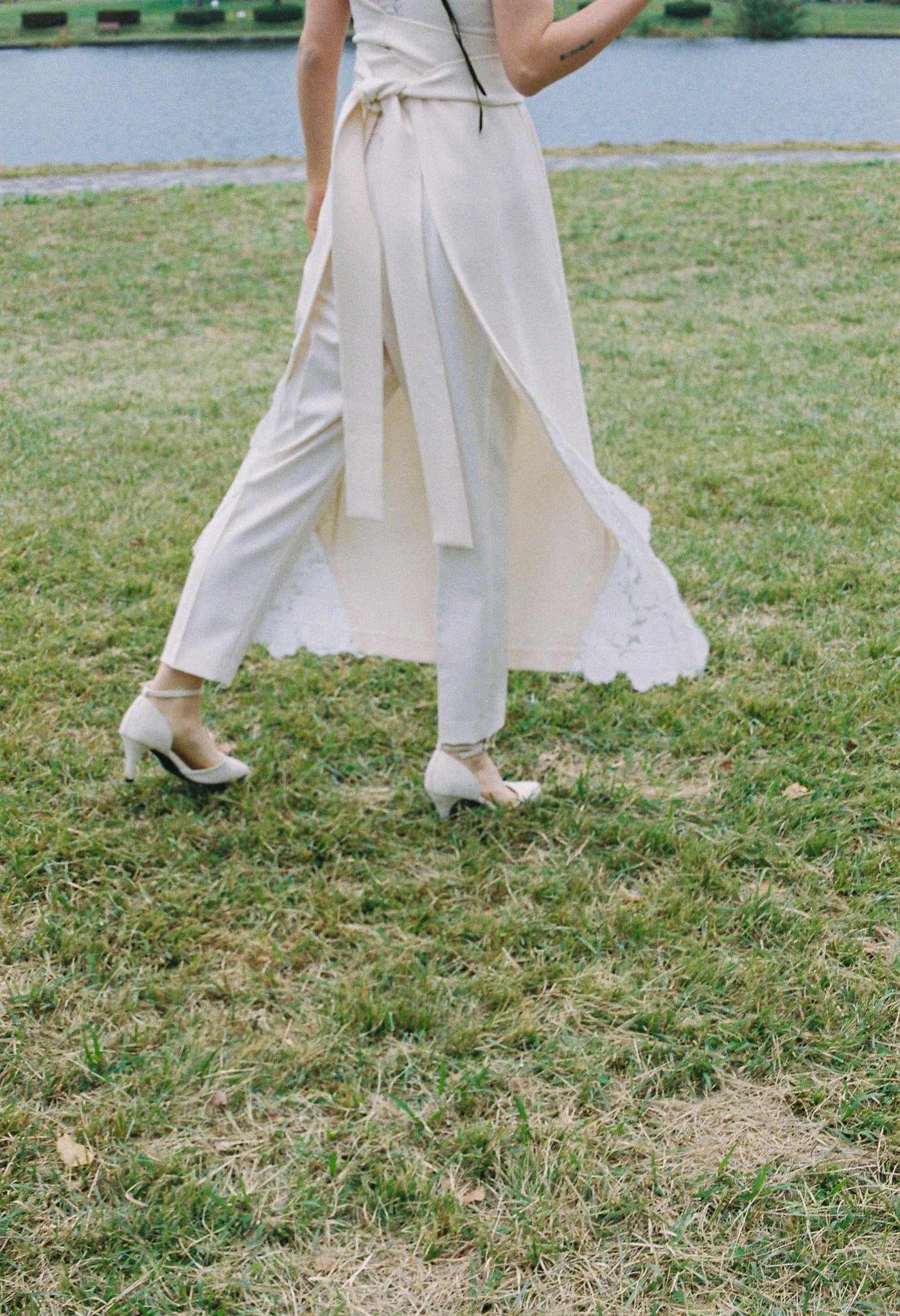 Layered Chic Apron Dress×Lace