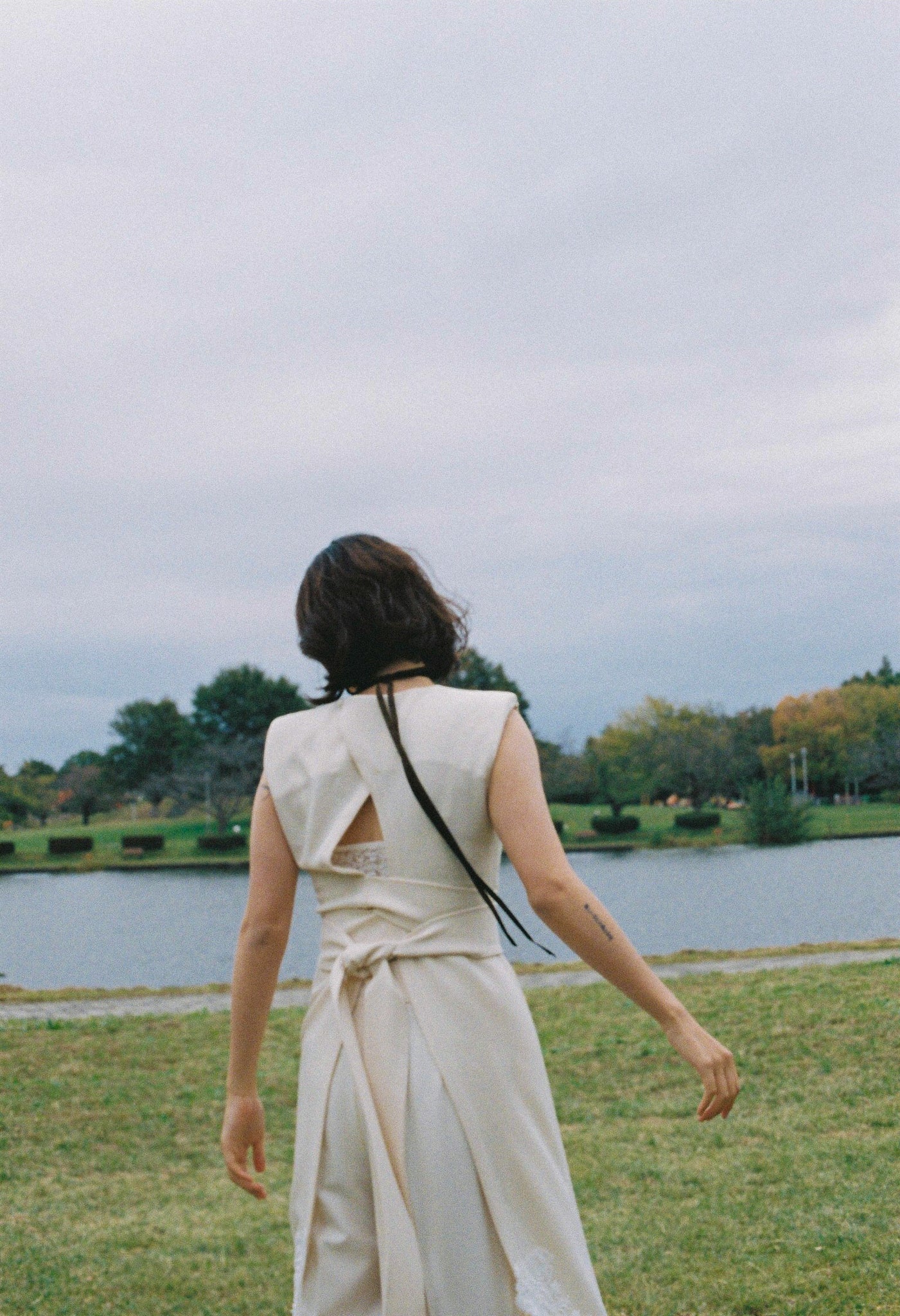 Layered Chic Apron Dress×Lace