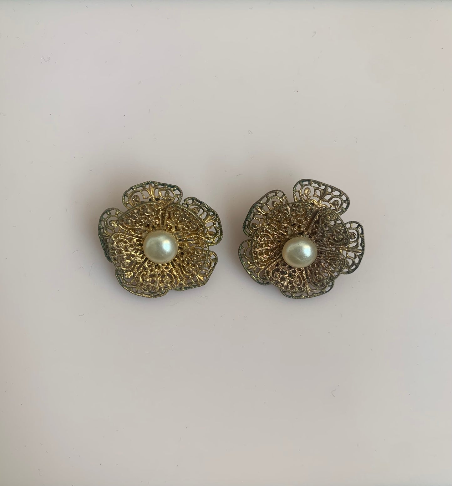 Lucy &amp; Matilda.-Vintage beautiful filigree flower earrings