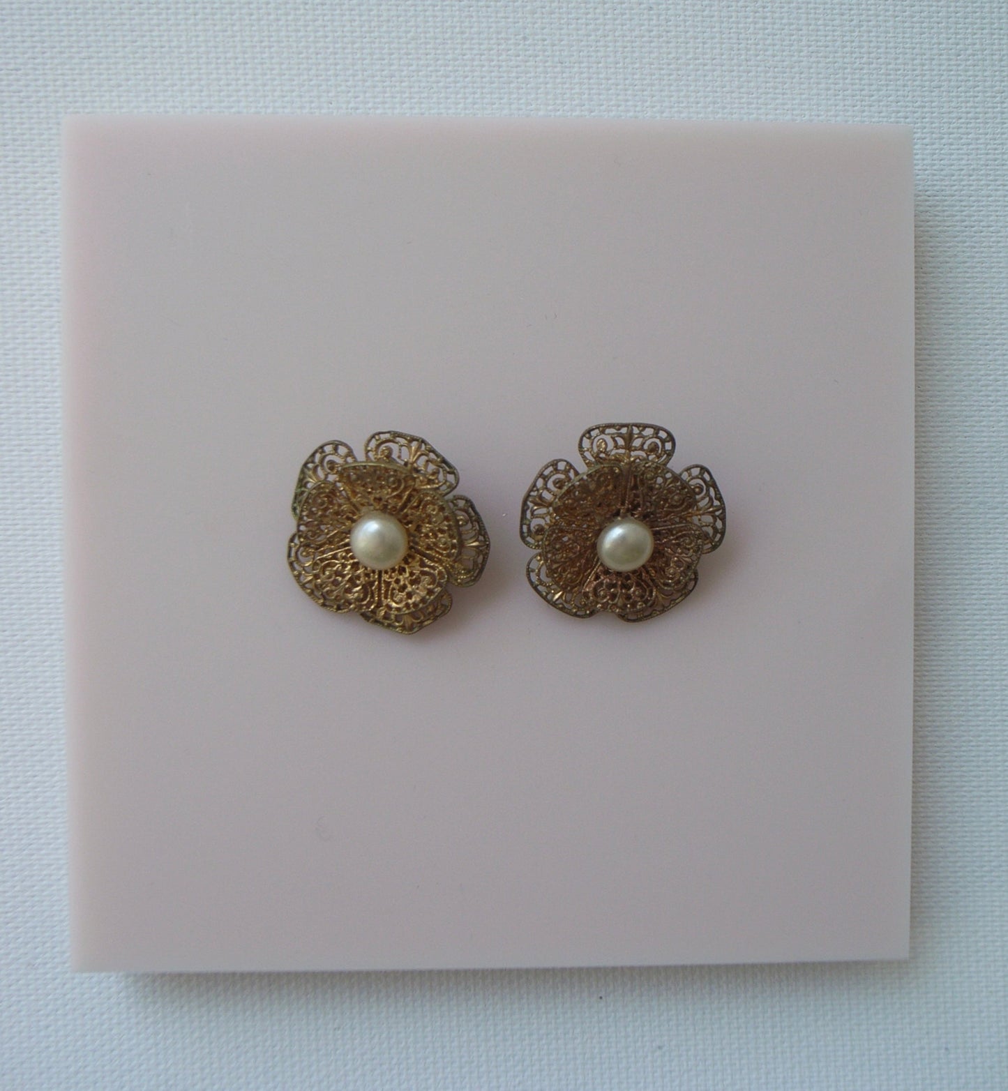 Lucy &amp; Matilda.-Vintage beautiful filigree flower earrings