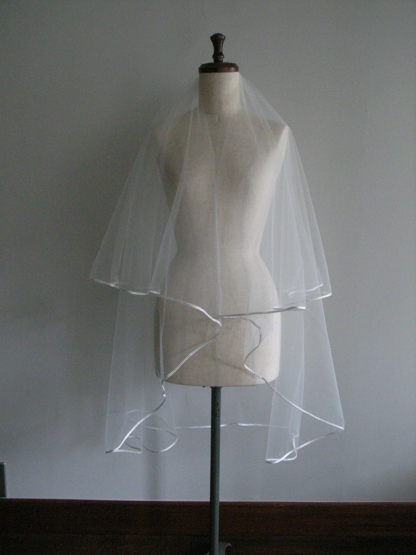 Satin Trim Middle Veil