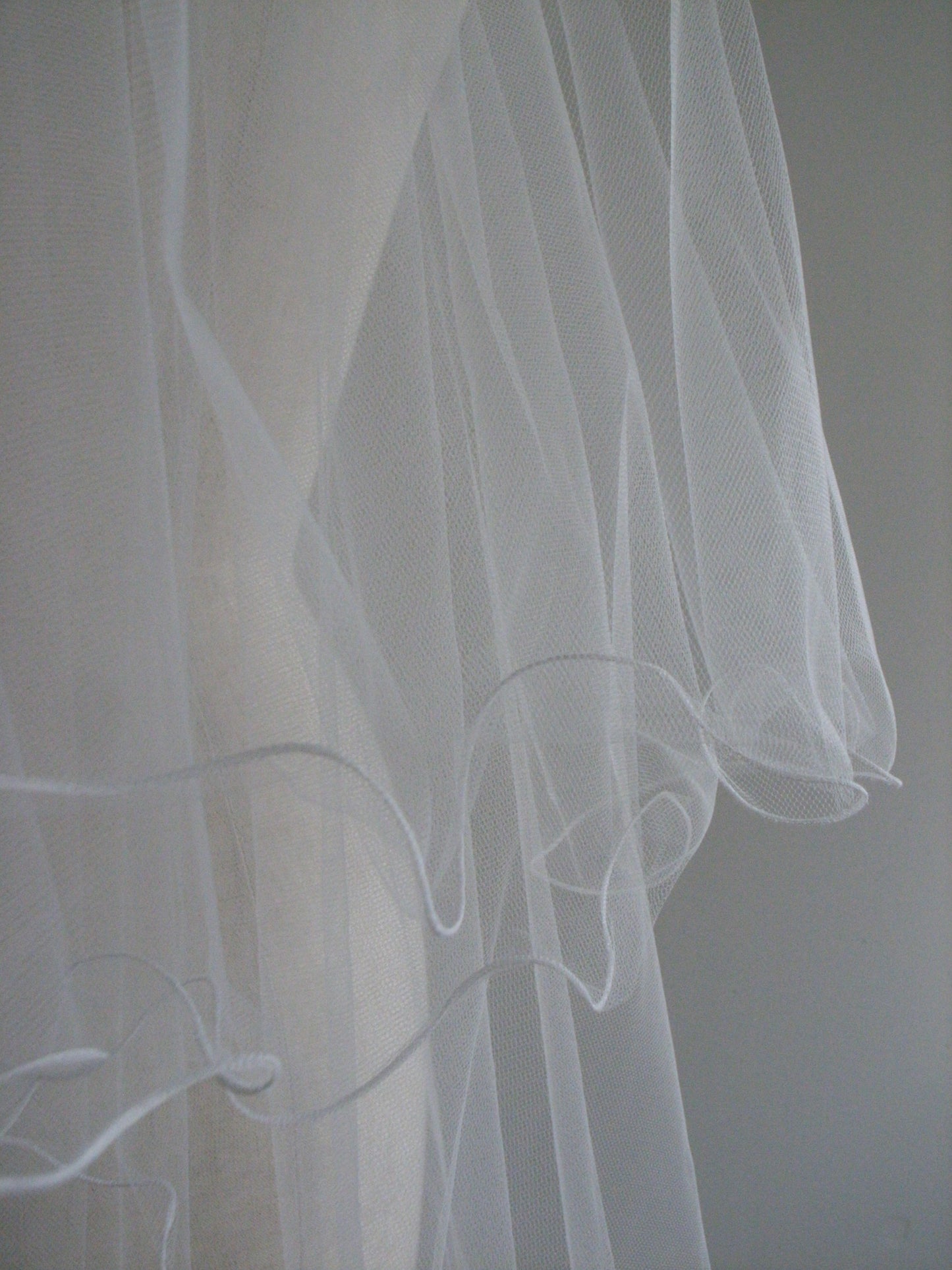 Rolled Edge Middle Veil