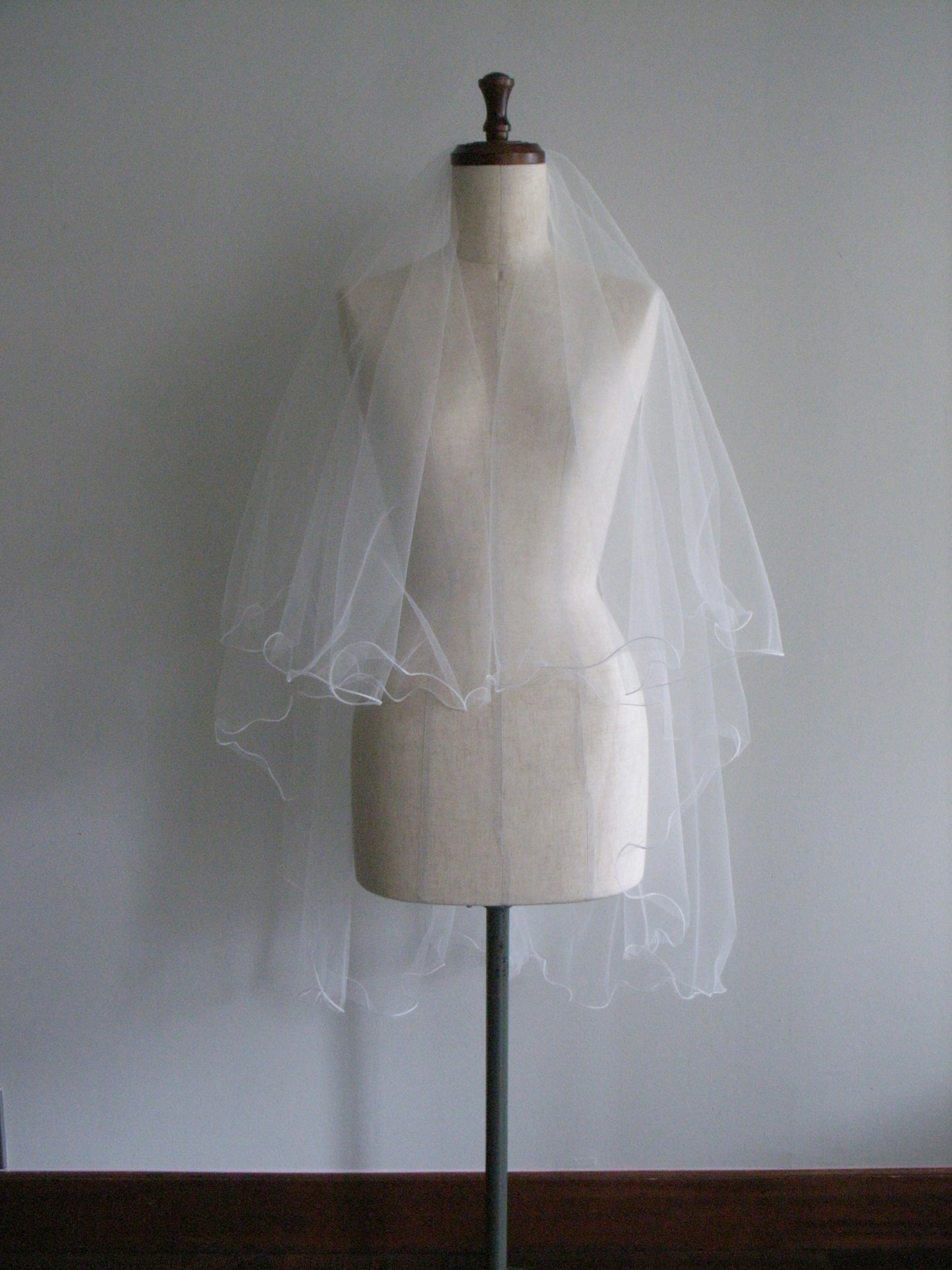 Rolled Edge Middle Veil